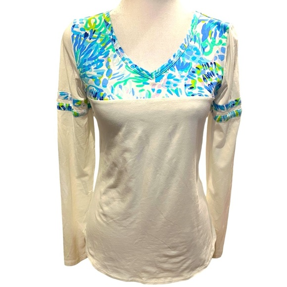 Lilly Pulitzer Tops - Lilly Pulitzer Amara V-Neck Top Active Tee Shell of a Party White Blue size XS